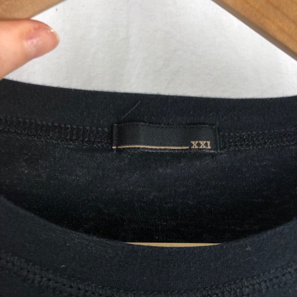 ⭐️ 5/$30 Forever 21 super soft/stretchy tee - Picture 6 of 7